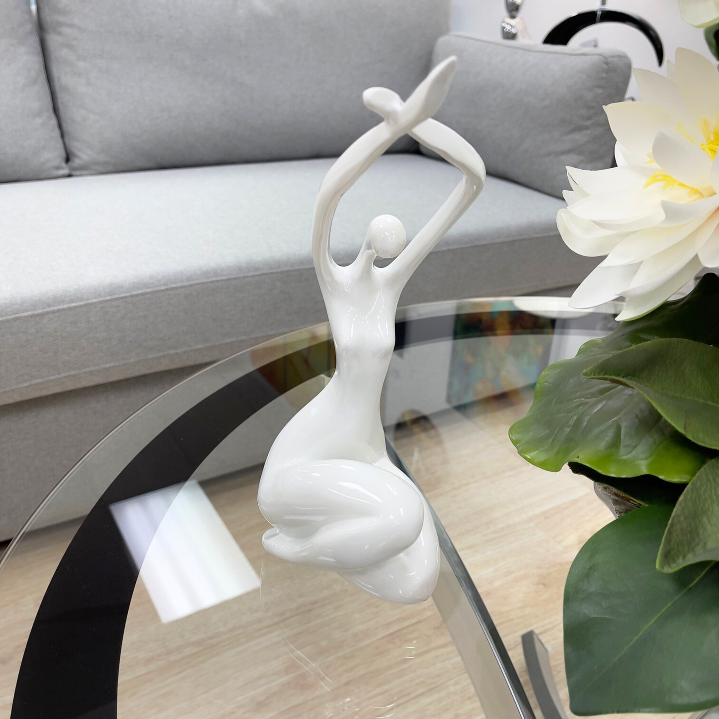 D873 Woman Sculpture