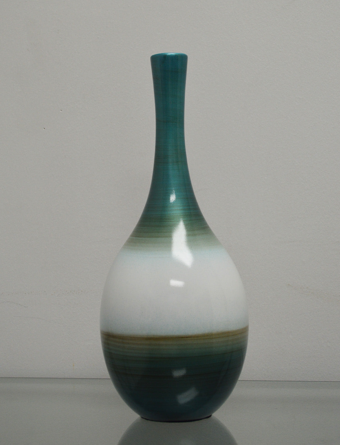 G777-M GREEN GOLD AND WHITE VASE MEDIUM