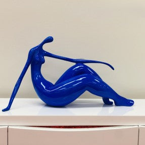 D302 Resin Woman Sculpture