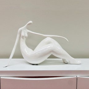 D302 Resin Woman Sculpture